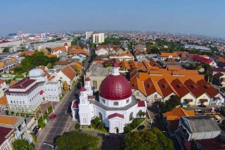 Gereja Blenduk, gereja tertua di Jawa Tengah yang menjadi salah satu ikon Kota Lama Semarang difoto dari udara, Minggu (29/6/2014).