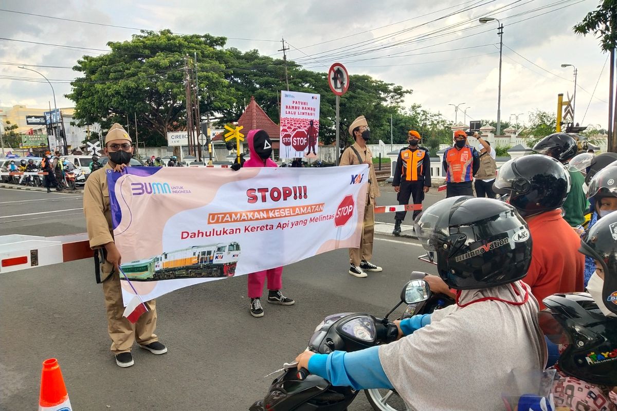 KAI mengadakan kampanye keselamatan di perlintasan sebidang, khususnya bagi pengguna kendaraan bermotor.
