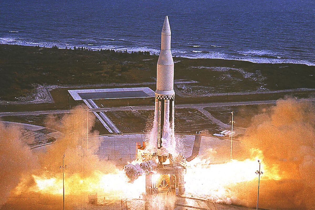 Roket Saturn 1 yang pertama kali diluncurkan pada 27 Oktober 1961