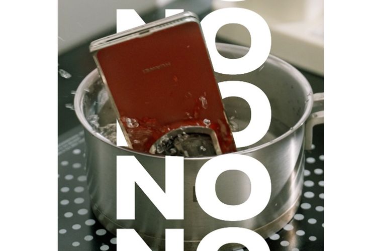 Bagian luar HUAWEI Mate X7 dilindungi Crystal Armour Kunlun Glass yang meningkatkan ketahanan jatuh hingga 25 kali. 