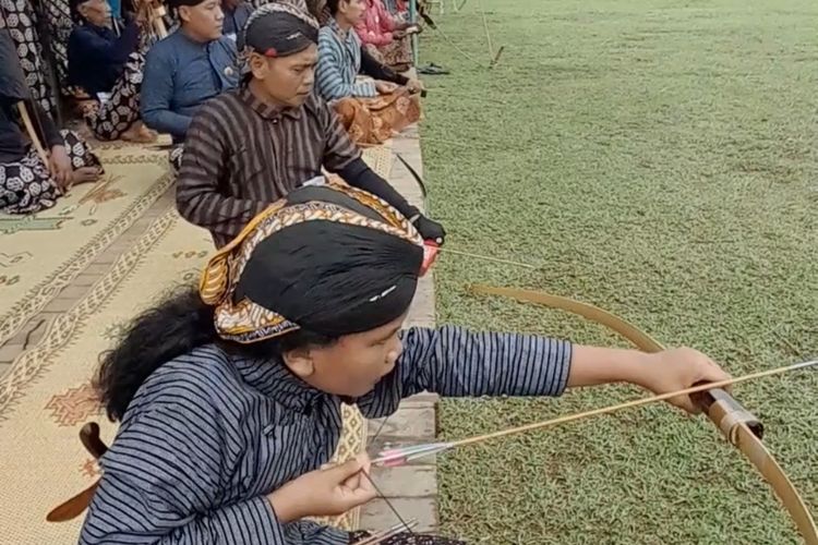 Kemeriahan Gladhen Hageng Jemparingan Nasional 2025 di Kulon Progo, Daerah Istimewa Yogyakarta.