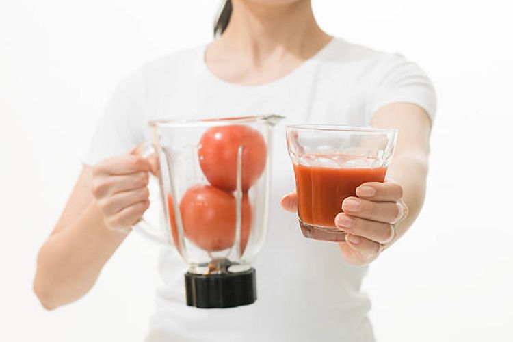 Ilustrasi manfaat jus tomat bagi kesehatan.