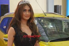 Pesona Gadis Cantik di GIIAS Makassar