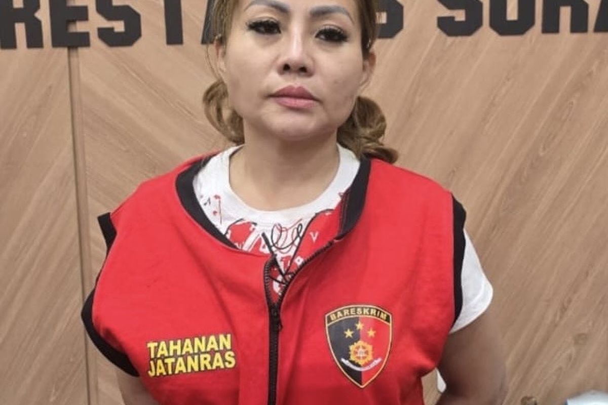 pemilik CV Sentosa Seal Jan Hwa Diana setelah penetapannya sebagai tersangka pada Kamis (22/5/2025).