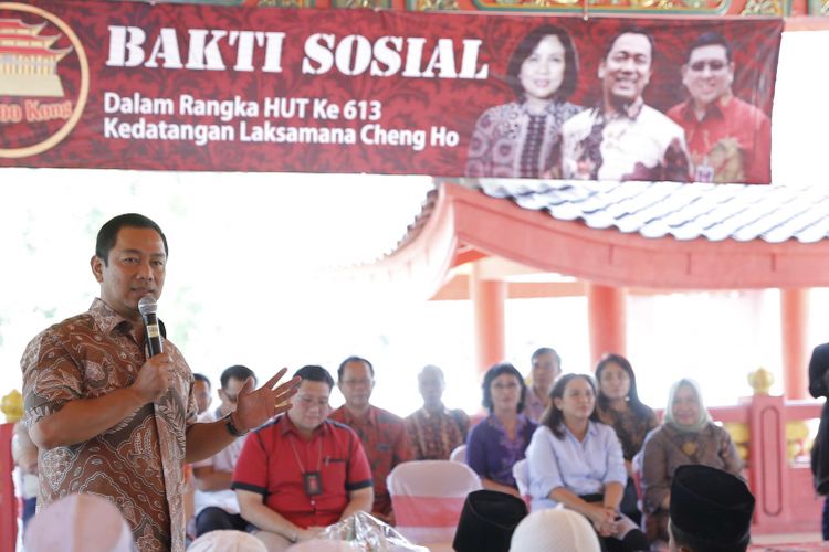 Wali Kota Semarang Hendrar Prihadi dalam acara bakti sosial untuk memperingati HUT ke-613 Kedatangan Laksamana Cheng Ho. 