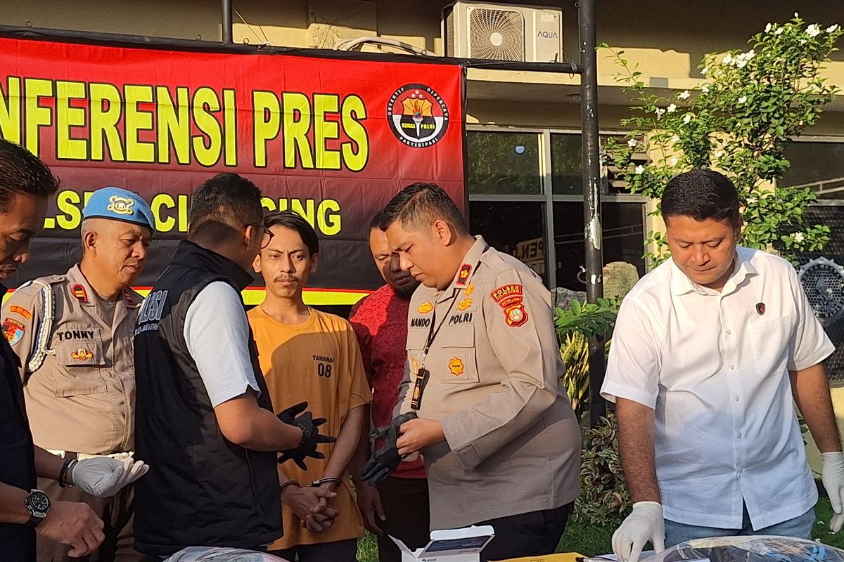 Polsek Cilincing menangkap pelaku tawuran yang membacok petugas kebersihan di Cilincing, Jakarta Utara. Kamis (13/6/2024).