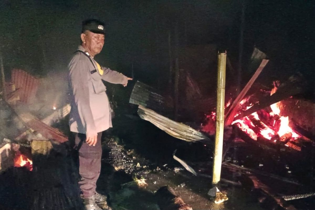 Lokasi kebakaran rumah di Huta VIII, Bagot Puloan Nagori Buntu Turunan, Kecamatan Hatonduhan, Kabupaten Simalungun, Sumatera Utara, Jumat (17/10/2025) malam sekitar pukul 20.00 WIB.