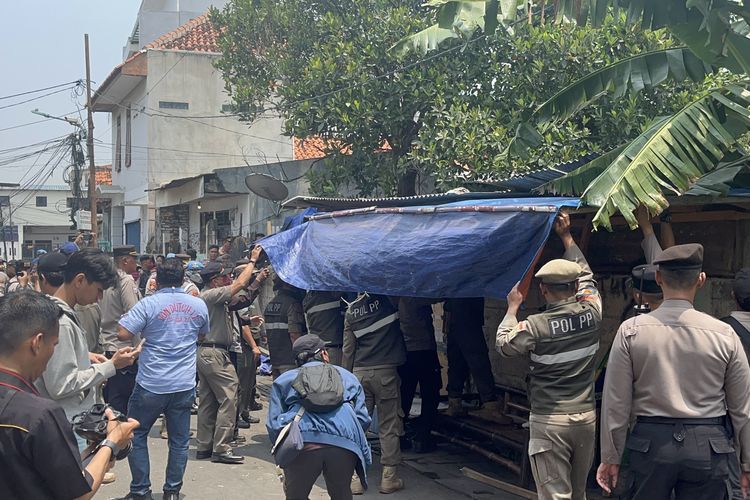 Bersih-Bersih Kampung Ambon Jakbar dari Narkoba...