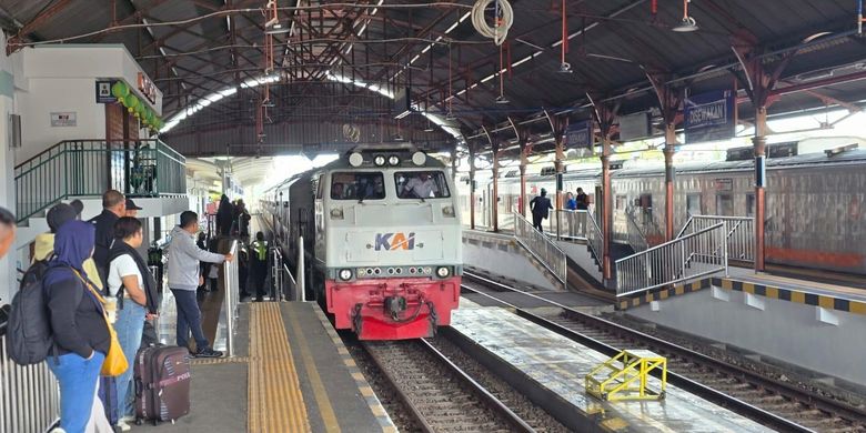 Ilustrasi kereta api. Daftar kereta api tarif khusus go show dari Jogja Februari 2026. Kereta tarif khusus. Tiket kereta go show.