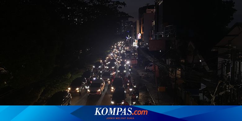 Gelap Gulita di Jalan KH Abdullah Syafei Tebet di Tengah Jejeran Proyek Galian