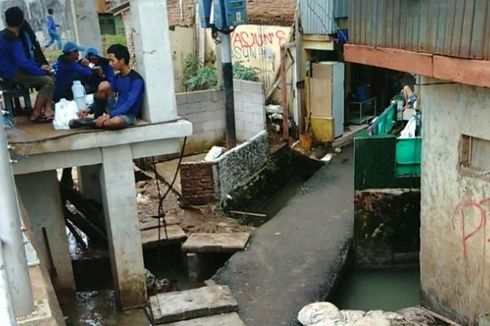 Warga Kampung Pulo: Saya Keluar Rumah, Tahu-tahu Sudah Banjir Selutut
