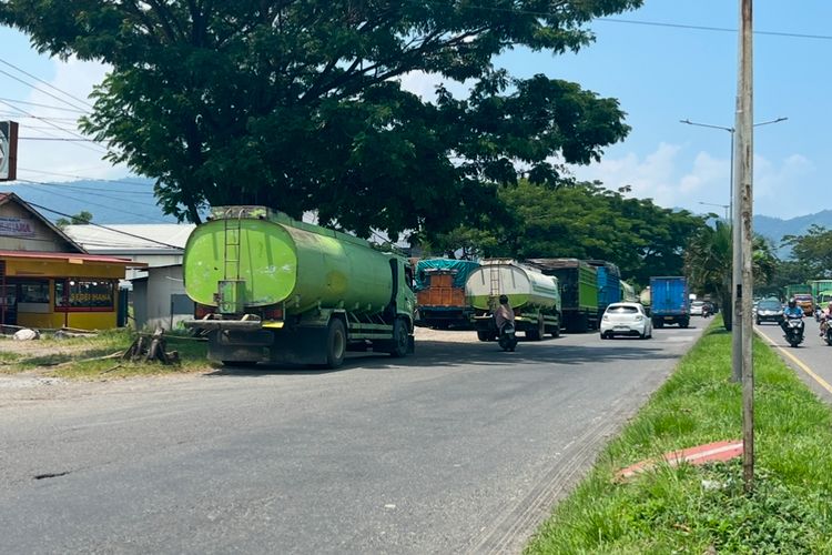Kelangkaan Solar  Bikin Sopir Truk di Sumbar Menderita: 