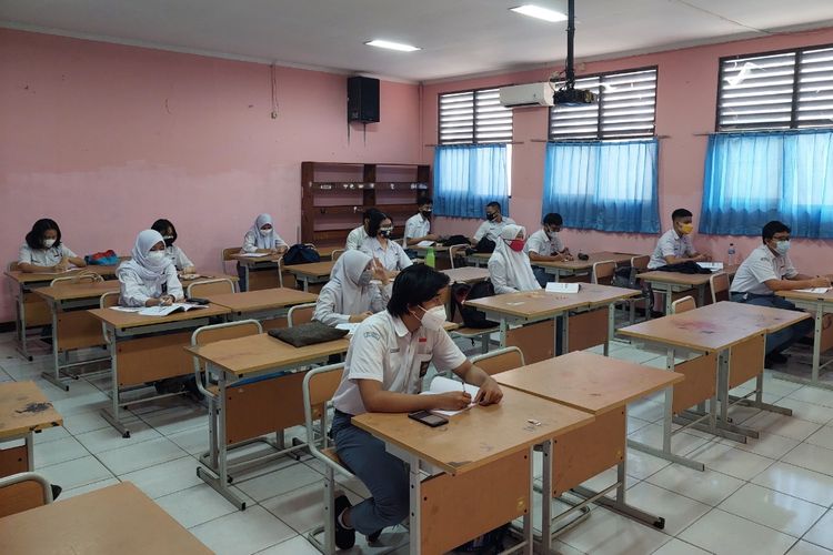 Ilustrasi pembelajaran tatap muka (PTM). Simak rekomendasi daftar 10 SMA terbaik di Banten berdasarkan nilai UTBK 2021.