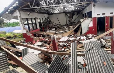 Salah satu kondisi bangunan sekolah di Cianjur, Jawa Barat, yang porak poranda diguncang gempa magnitudo 5,6.