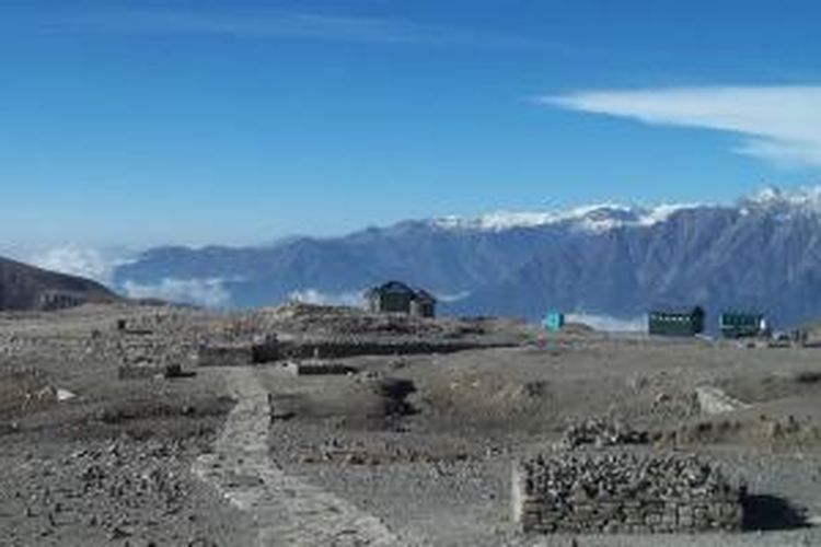 Fasilitas camping di puncak Rohtang La, India dari sisi Manali.