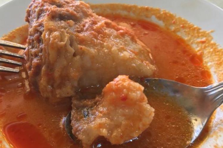 Gulai gajebo berbahan utama punuk sapi, dengan lemak tebal yang menempel pada daging.