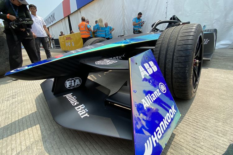 Mobil Formula E generasi ke-3 jauh lebih aerodinamis dan ramping dibandingkan generasi sebelumnya