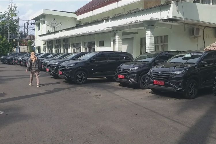 Pemkab Bojonegoro memborong 28 mobil baru untuk kendaraan dinas para camat.