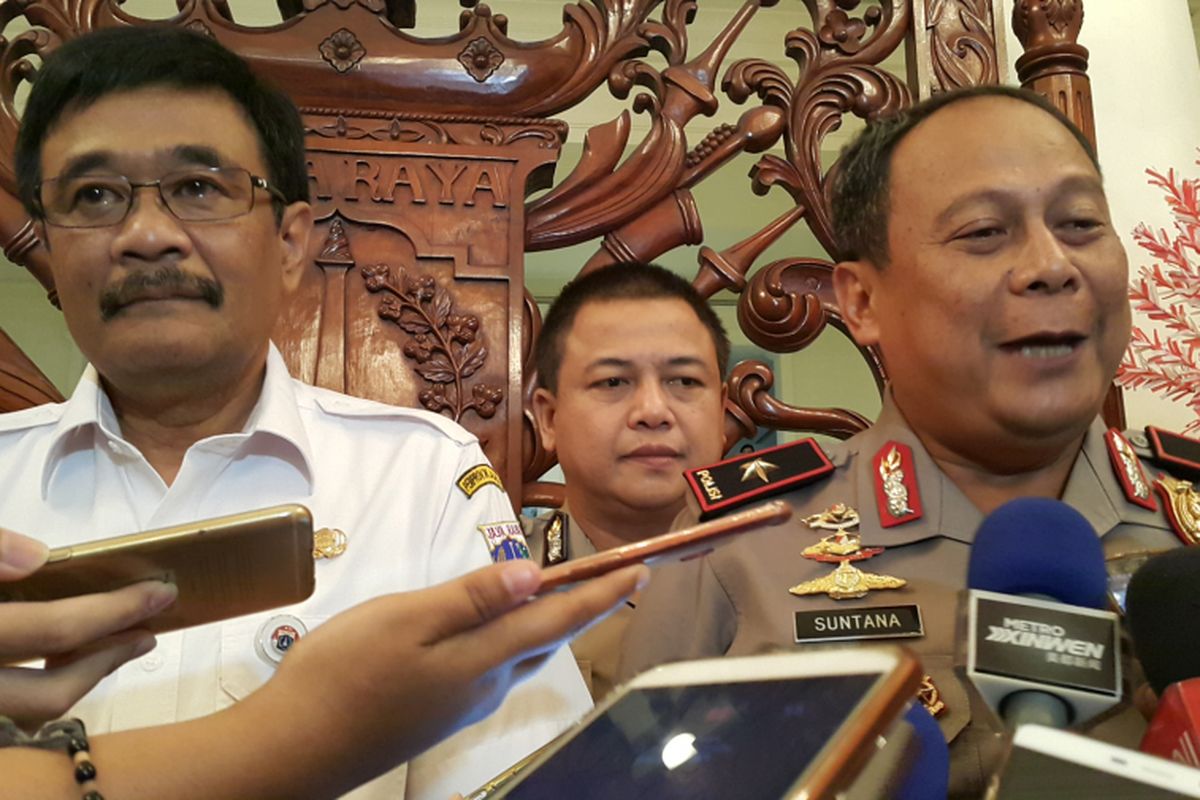 Gubernur DKI Jakarta Djarot Saiful Hidayat dan Wakapolda Metro Jaya Brigjen Pol Suntana di Balai Kota DKI Jakarta, Jalan Medan Merdeka Selatan, Rabu (13/9/2017).