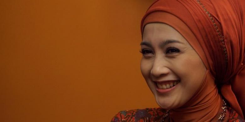 Artis peran Desy Ratnasari hadir dalam jumpa pers sinetron seri berjudul Cinta Sejati di MD Entertainment, Jakarta, Kamis (1/12/2011).