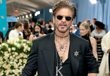Host Met Gala 2025 Dikritik Usai Dinilai Tak Tahu Shah Rukh Khan
