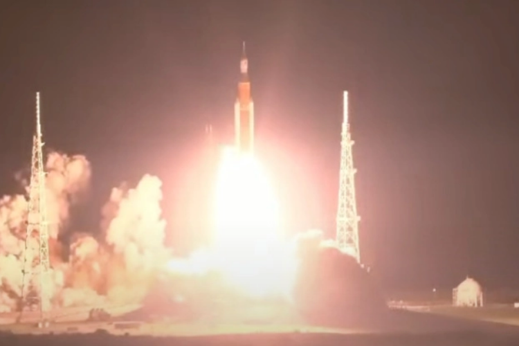 Peluncuran misi Artemis 1