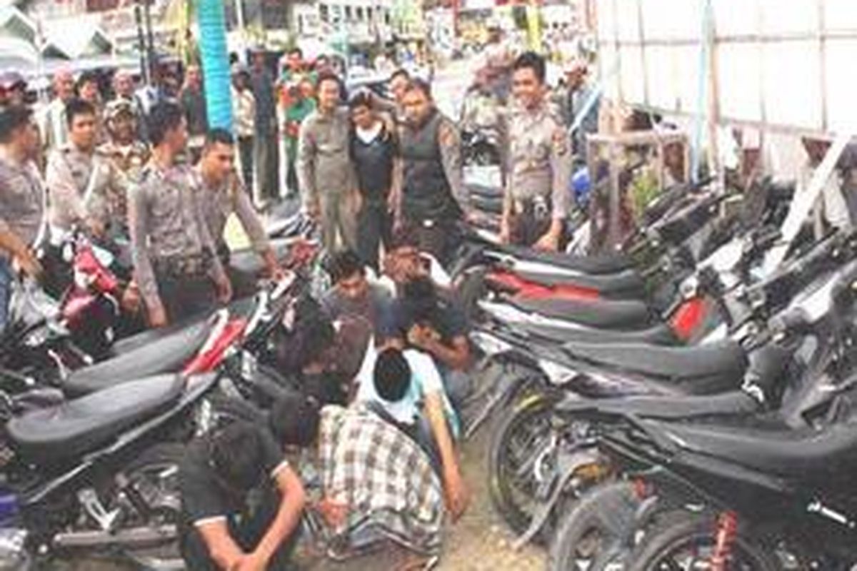 Aparat kepolisian Polantas Polres Aceh Barat, berhasil menjaring belasan pembalap liar yang selama ini menjalankan aksinya di ruas Jalan ST Iskandar Muda, Meulaboh, yang meresahkan masyarakat.