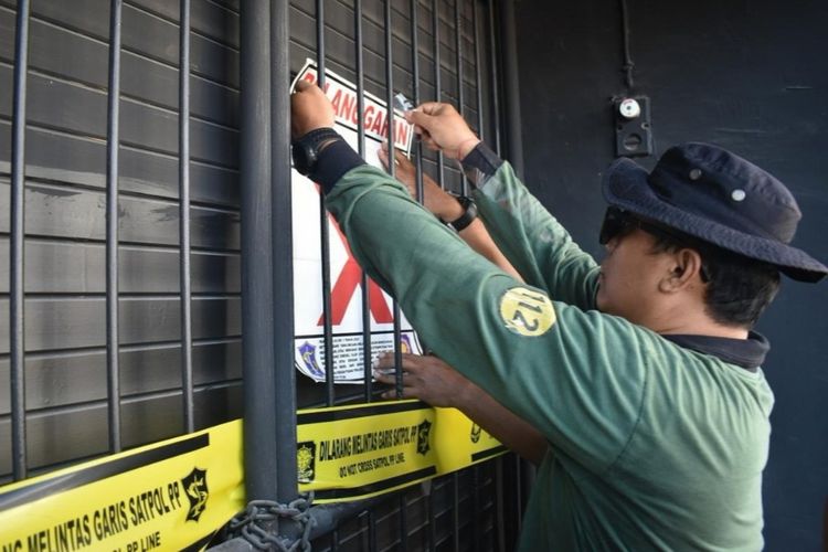 Pemkot Surabaya Segel 10 Lokasi Penjualan Miras, dari Toko hingga Warkop