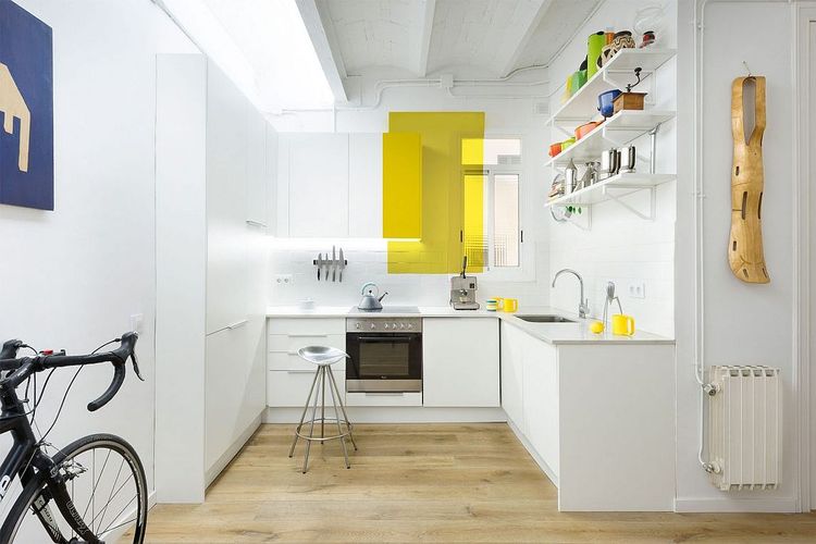 Blok warna kuning di dapur 