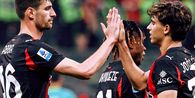 AC Milan Ditinggal Fan Sendiri, Ibra Diminta Pergi, Nyanyian buat Maldini