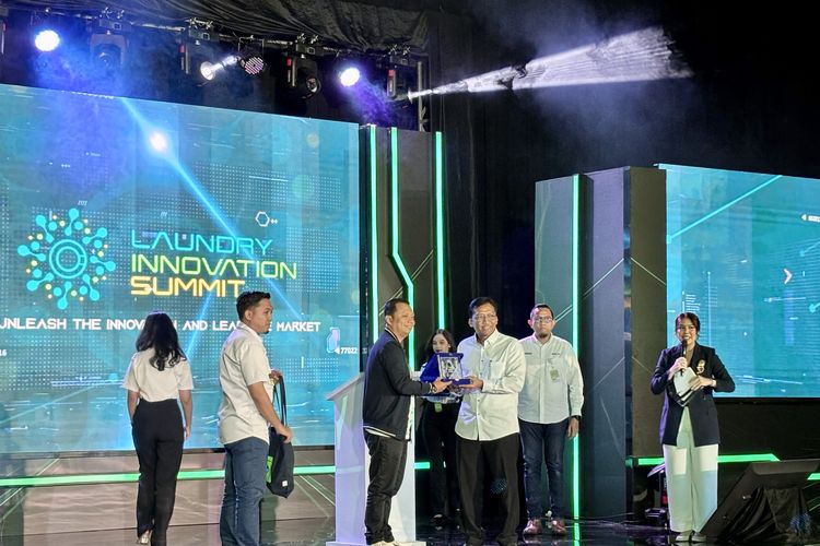 Laundry Innovation Summit (LIS) 2024, sebuah seminar bisnis yang menghadirkan beragam informasi terkini tentang dunia laundry yang digelar pada 9-10 Desember 2024 di Thamrin Nine Ballroom, Jakarta. 