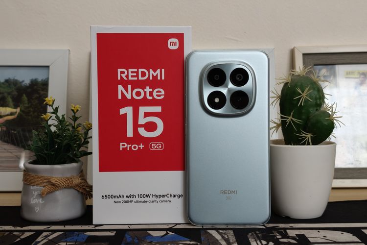 Redmi Note 15 Pro Plus bersama kotak penjualannya.