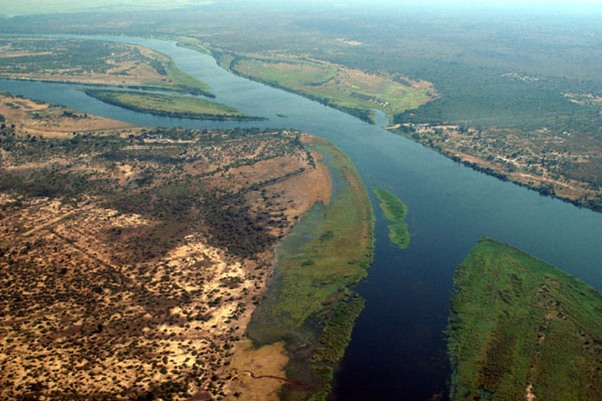 Foto udara tangkap sungai Zambesi di persimpangan Namibia, Zambia, Zimbabwe dan Botswana, Afrika Selatan. Para ahli yakin, di sinilah awal mula kehidupan manusia modern.
