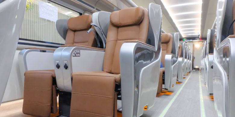 Ilustrasi rangkaian kereta eksekutif new generation stainless steel. Daftar kereta api stainless steel new generation.
