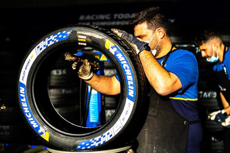 Michelin riset ban balap mobil listrik di Formula E Jakarta