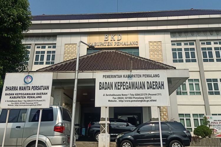 Ratusan ASN menerima surat keputusan sanksi turun jabatan di Kantor BKD Kabupaten Pemalang