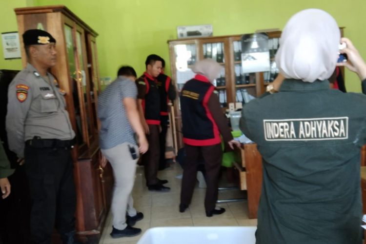 Penggeledahan Rumah Sakit Umum Daerah (RSUD) Mukomuko, Bengkulu, Rabu (15/3/2023).