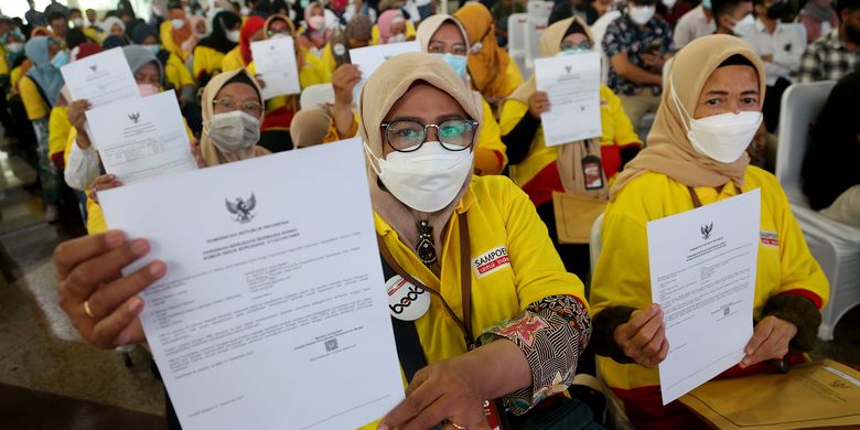 Sedang Viral, Noor Nabaiyah, Mengasah Asa Perempuan Pesisir Puger dengan Rengginang Terasi