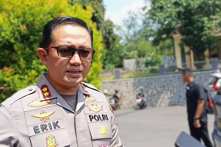 Kapolres Magetan AKBP Raden Erik Bangun Prakasa memastikan kualitas BBM di sejumlah SPBU di Magetan pasca maraklnya pemberitaan banyak kendaraan bermasalah diduga kualitas BBM. Dia memastikan tidak menemukan adanya permasalahan kualitas BBM di SPBU Magetan.