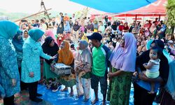 Ketum TP-PKK Pusat Tri Tito Karnavian Salurkan Bantuan Pascabencana di Aceh Tamiang