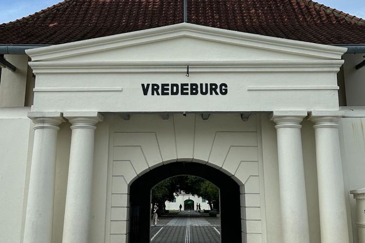 Benteng Vredeburg, salah satu ikon wisata dekat Malioboro.