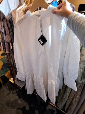 Koleksi tunk milik brand Naraya Scarf yang ada di Sisterhood Modest Bazaar, Senayan City, Rabu (27/03/2024)