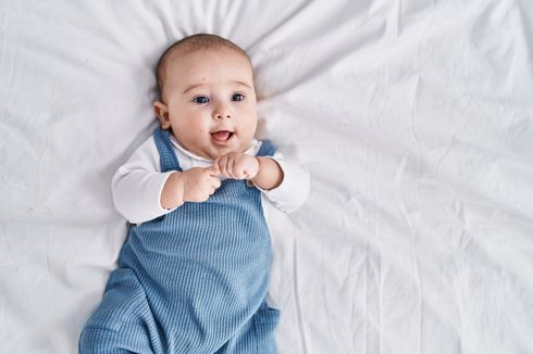 Milestone Bayi 3 Bulan dengan Cara yang Menyenangkan
