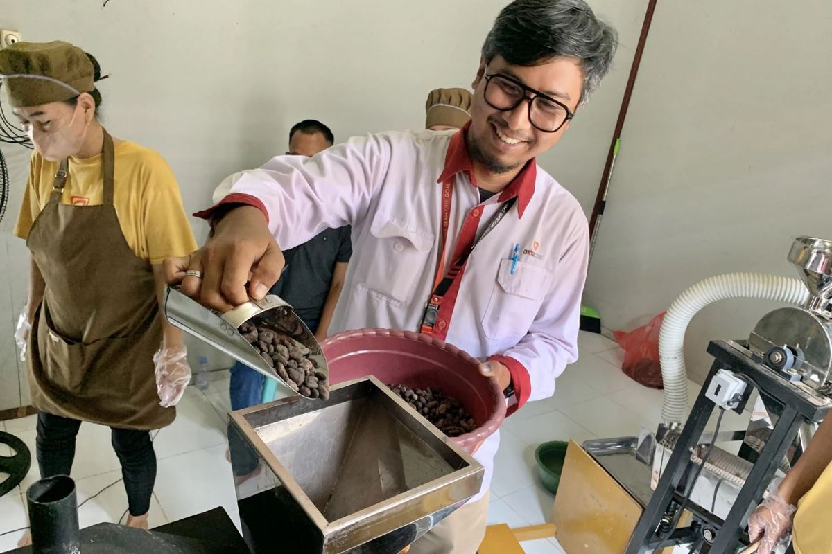 Rumah Cokelat Lung Anai merupakan hasil binaan program pengembangan dan pemberdayaan masyarakat yang diinisiasi oleh PT Multi Harapan Utama (MHU) sebagai salah satu bagian dari MMS Group Indonesia (MMSGI). 