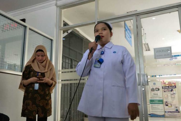 Wita Tamala, perawat pasien covid-19 di RSUP Persahabatan, Jakarta Timur, Jumat (13/3/2020).