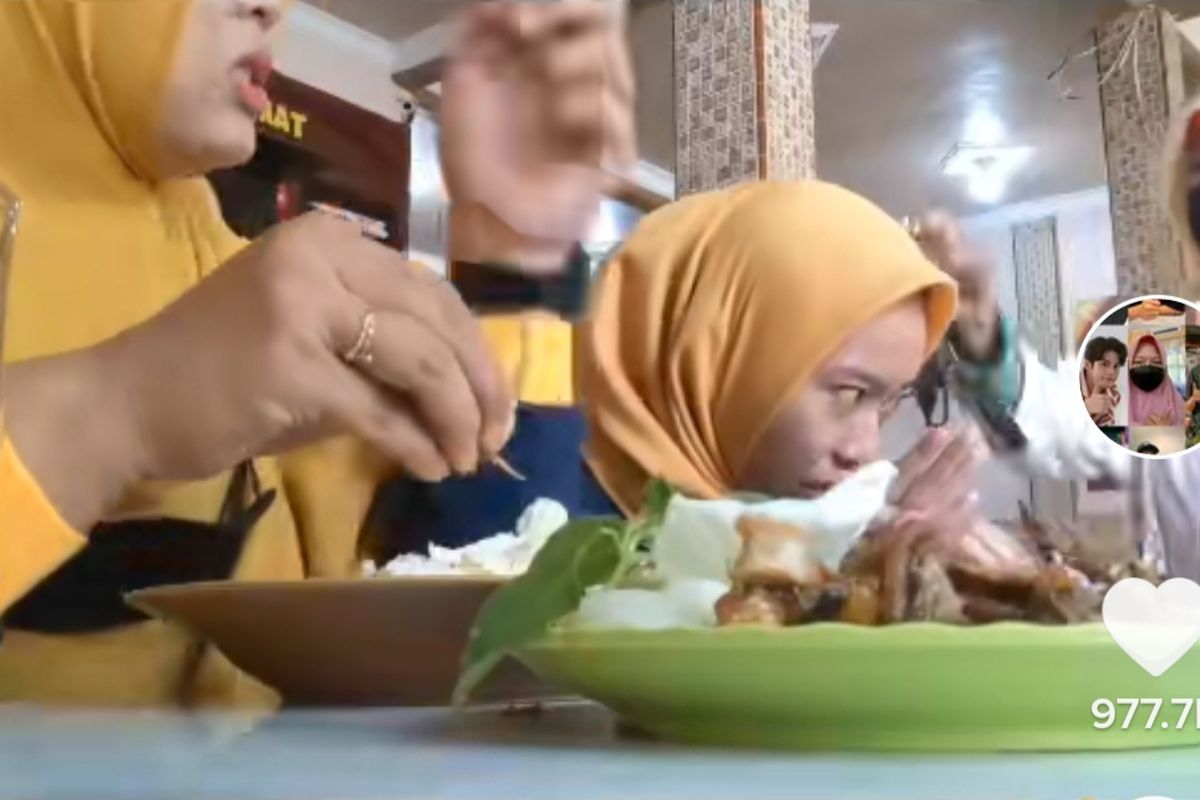 Potongan gambar video perempuan ditoyor pengemis. 