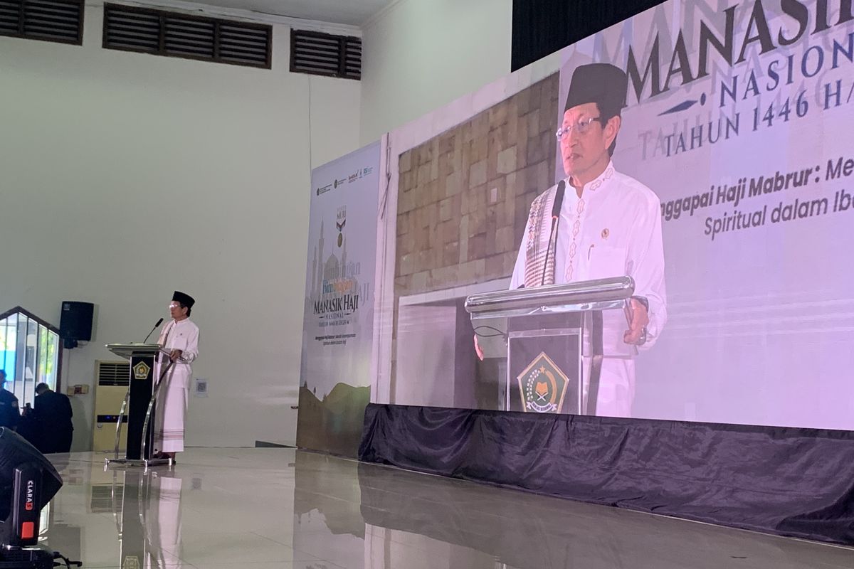 Menteri Agama (Menag) Nasaruddin Umar dalam agenda Bimbingan Manasik Haji Nasional 1446 H atau 2025 di Asrama Haji Pondok Gede, Jakarta, Sabtu (19/4/2025).
