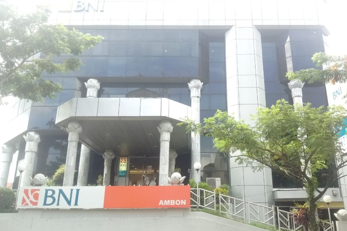 Kantor BNI Cabang Ambon di jalan Said Perintah, Kecamatan Sirimau, Ambon