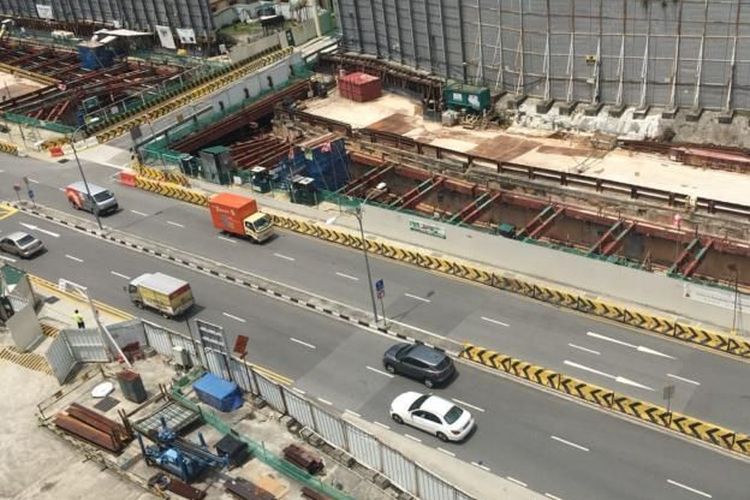 Tempat kejadian kecelakaan konstruksi MRT Singapura di stasiun Lentor.