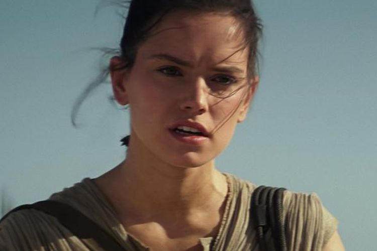 Daisy Ridley beraksi sebagai Rey dalam Star Wars: The Force Awakens (2015) 